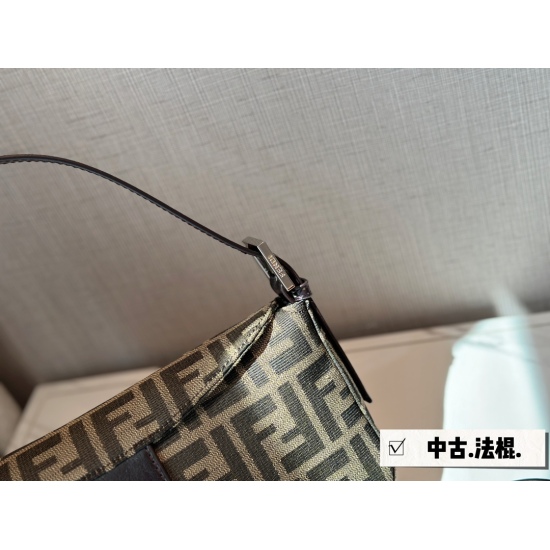 2023.09.03 195 box size: 26 * 13cm fendi Medieval French stick bag classic vintage large F with oil wax cowhide and two shoulder straps (very retro feeling)