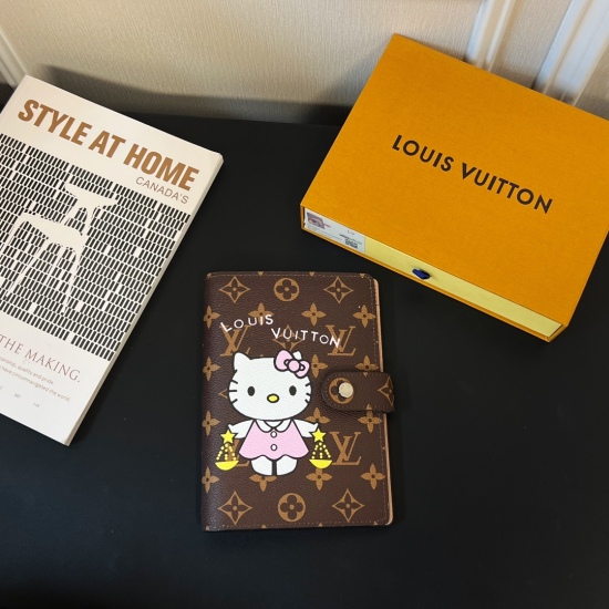 2023.07.11  New LV Notebook (21 Colors) This small notebook cover is made of Monogram canvas and can accommodate 7 cards. It can also be used as a communication book, notebook, or calendar. 21x 14 cm - Monogram canvas surface with horizontal leather linin