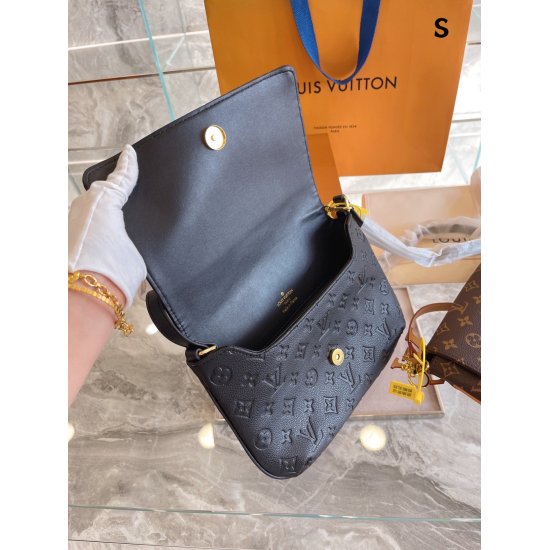 2023.10.1 p195OOTD | It's so elegant! Faye Wong's backpack. The top is a celebrity bag. Size: 25 * 18 * 2 Material: Old Flower+Vegetable Tanned Leather BLE, the most classic celebrity shoulder bag! There are two versions, horizontal and vertical. The hori