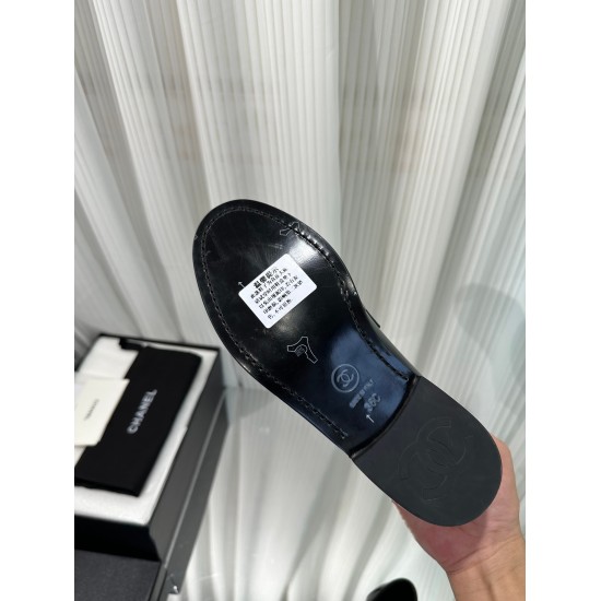 2023.11.05 P3402023 Xiaoxiang Early Autumn New Lefu Shoes! The highest version in the market, exclusive hardware buckle mold, too beautiful and tiring! Now it's a popular little red book, one shoe is hard to find! Heel height: 2.5cm, original three layer 