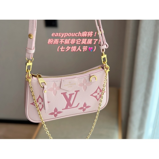 2023.09.03 185 matching box (Qixi Valentine's Day) size: 21 * 11cmL home 23ss easy poucheasypouch mahjong powder is not greasy. It belongs to a bag of three backs, one shoulder carrying diagonal double shoulder belt!
