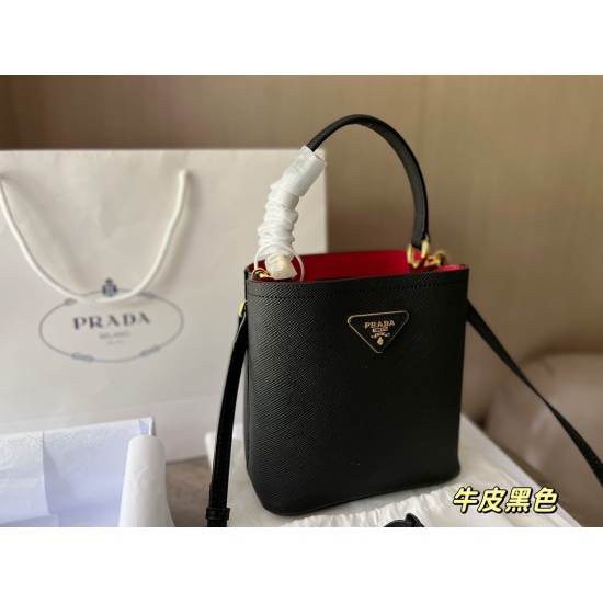 2023.11.06 270 comes with a complete set of packaging size: 18 * 18cm PRADA bucket bag. I really love bucket bags!! The highest daily utilization rate! A bag that is suitable for both leisure and work ⚠️ Original cowhide! Original hardware!