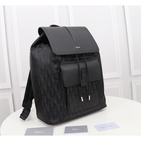 20231126 620 counter genuine products available for sale [Top quality original order] Dior Men's OBLIQUE MOTION Backpack Model: 1MOBA062YPN (nylon fabric) Size: 32 * 42 * 16cm Physical photo taken, same as the goods, heavy gold genuine plate replica impor