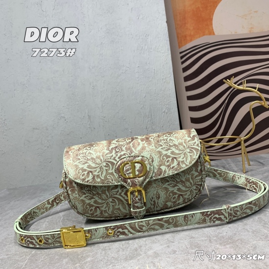 On July 10, 2023, come with the box [Original Quality] Dior's new autumn/winter 22! Dior BOBBY's new style, add floral patterns on the monochrome BOBBY bag!, A stiff body! Hardware aging adds a retro feel and is not easy to wear. Model number: 7273 # Size
