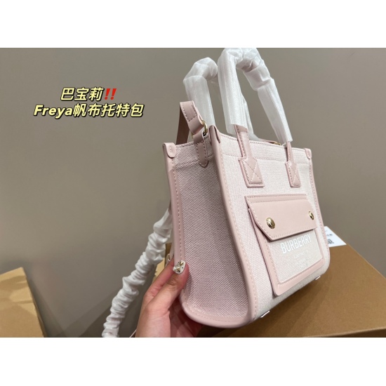 2023.11.17 P210 box matching ⚠️ The size 33.26 Burberry Tote Bag features a pink and tender Burberry Freya Healing Series. The Burberry Tote Freva series has launched such a pink and tender girl's color that it's really hard not to love cooking. The cute 