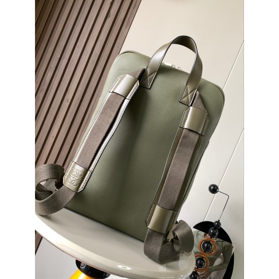 20240325 P1150 Soft Grain Cow Leather Military Backpack Backpack is a spacious and versatile backpack with a main compartment and an additional compartment under a folding flap that can be closed with magnetic buckles and additional needle buckles. The sh