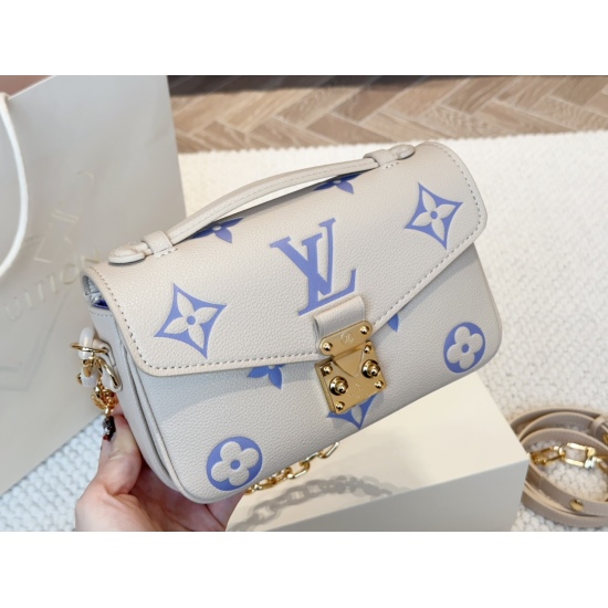 280 box with upgraded cowhide size: 21 * 13cmL, new home style small postman Metis, come here! The perfect sized LV messenger bag is here, with a super high usage rate! Cute and lovely finally!! Out!