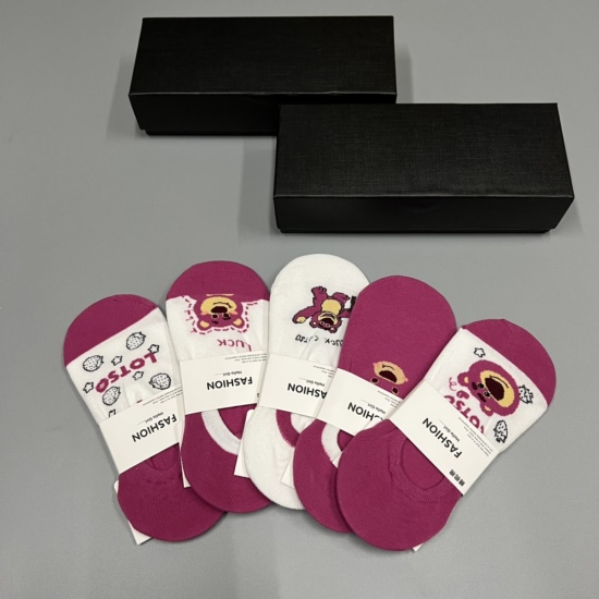 2024.01.22 New Strawberry Bear O-shaped Invisible Socks [Color] [Color] Popular Trendy Brand [Color] [Color] Pure Cotton Quality [Peel Teeth] [Peel Teeth] One box of 5 pairs in