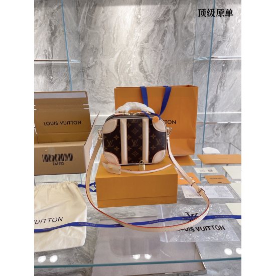 On March 3, 2023, the top original order p455 was a showcase Mini Luggage BB that traveled with LV. This Mini Luggage BB handbag debuted in the 2019 Autumn/Winter series, and was also designed by beloved Louis Vuitton Creative Director Nicolas Ghesquiere 