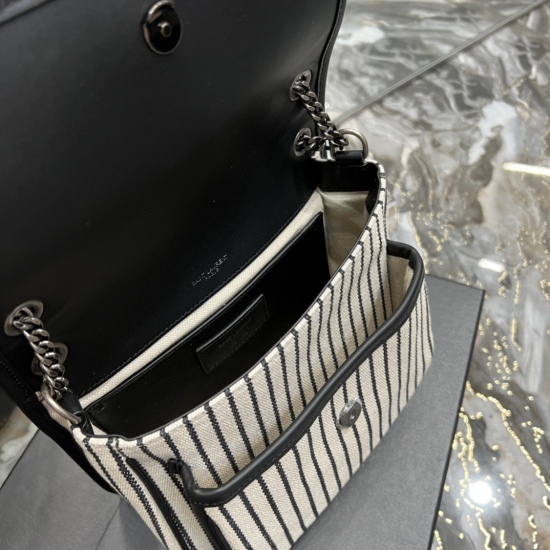 20231128 Batch: 630 ￥ Spring/Summer Cotton and Hemp Stripes with Leather and Lace ♀️ Hot selling Niki launches a new cotton and linen striped leather collection ♀ The designer still portrays the bag shape as gentle and elastic, expressing more warm and jo
