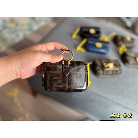 2023.10.26 145 box size: 11 * 8cm Fendi Fendi mini bag This little cute! So small, the concave shape is very cute! Super age reduction! ⚠️ Can't put my phone down
