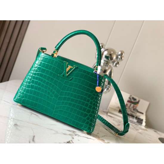20231125 P1350 [Premium Original Leather N92967 Emerald Glossy Crocodile Pattern Gold Buckle] The Capuchines Medium size handbag exquisitely blends crocodile skin outer layer, delicate goat skin inner lining, and sparkling metal parts. The iconic flip ach