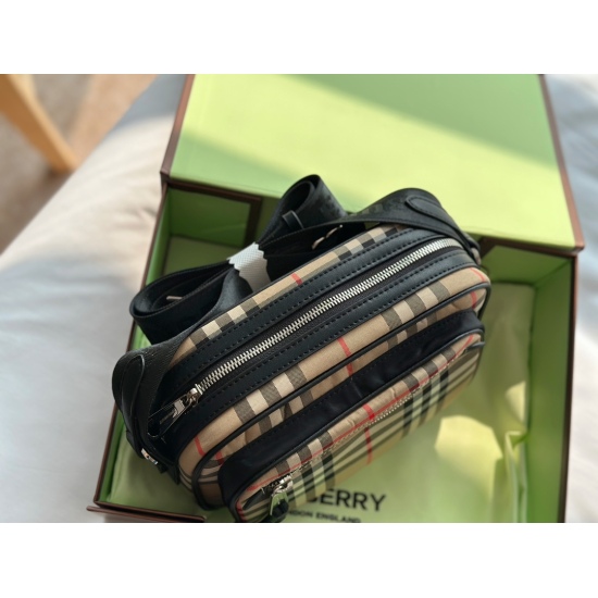 2023.11.17 190 with folding gift box (Qixi gift) Size: 22 * 15cm Bur classic lattice camera bag travel home work is very convenient! A boyfriend's favorite! Children, boyfriends, girlfriends, uncles and aunts can all use it!