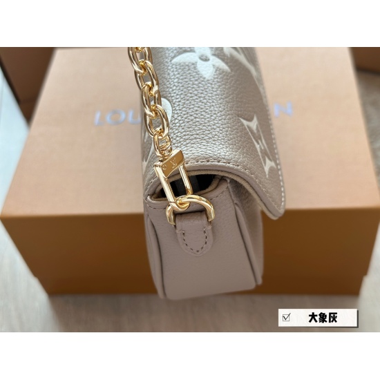 2023.09.03 185 box size: 22 * 12cmL Elephant Grey ivy woc Real Milk Hooky Drop~Super suitable for summer with double chain design. Mahjong bag can be cross slung, one shoulder, portable, and built-in card slot is cute and easy to use!
