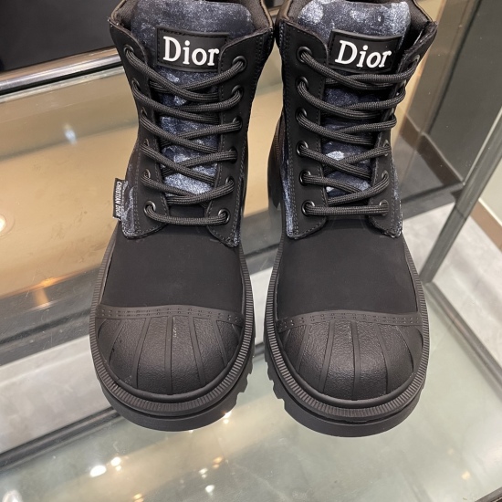 On November 19, 2023, Dior [Dior] was launched with a bang, shocking the launch of the 2023 Spring/Summer runway model. The classic casual sports shoes were showcased by countless internet celebrities, with a crazy pace of sales. The new products have mor