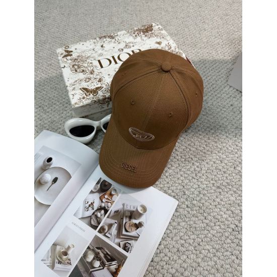 2023.10.2 45Dises * New baseball cap as a trendy piece with a concave design 〰️ Baseball caps are understated, stylish, and versatile, and can be paired with various clothing styles