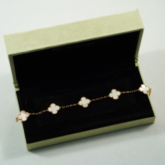 20240410 180 batch high version Van Cleef&Arpels White Beige Bracelet VCA Au750 Rose Gold Chain Real Shooting High end Original Edition Made of Pure Silver High version Natural Stone Jewelry Family Van Cleef&Arpels Five Flower Bracelet Five Four Leaf Clov