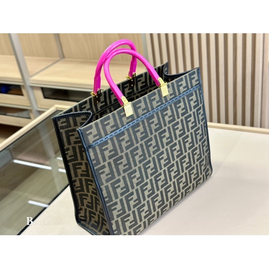 2023.10.26 225size: 35.30cm Fundi peekabo Shopping Bag: Classic tote design! But the biggest feature of this one is: portable: crossbody!