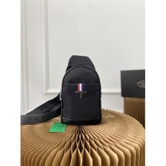 2023.11.06 P140 PRADA Nylon Triangle Breast Bag for Men's One Shoulder Backpack is exquisitely inlaid with exquisite craftsmanship, making it a classic and versatile item. Original factory fabric delivery small ticket dustproof bag 28 x 15 cm