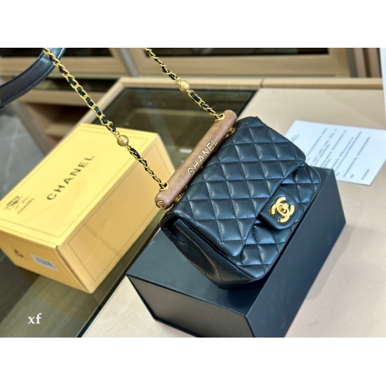 On October 13, 2023, 240 box size: 17.13cm, Chanel's new Fangpangzi is the best and most worthy Fangpangzi of this season. It's a must-have item for Fangpangzi