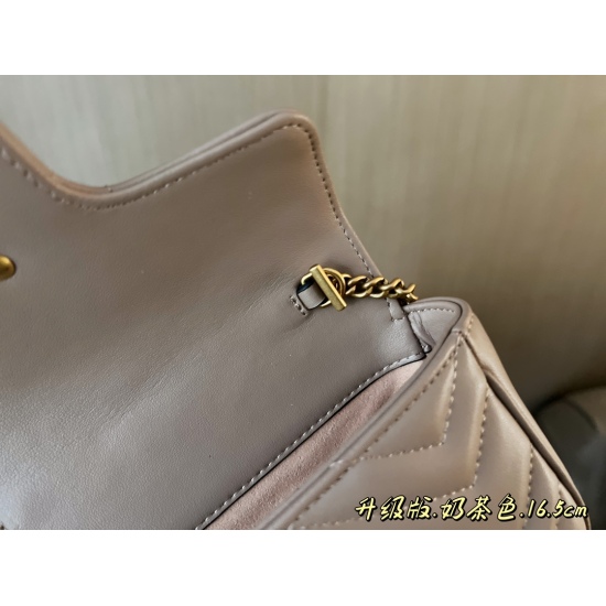 On March 3, 2023, the 235 220 180 box upgrade version size: 26 * 15cm (large) 22 * 14cm (small) 16.5 * 10cm (mini) GG marmont is the most classic dual G upgraded cowhide leather that you must get! Hardware! Right grain! Perfect!