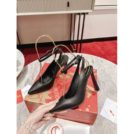 On November 17, 2024, the P360 Banana Heel (Back Air) Condora loafers feature a bird beak inspired toe design, exuding a charming style. Made of black leather, this casual shoe features a shallow toe opening that reveals the beautiful lines of the foot. I