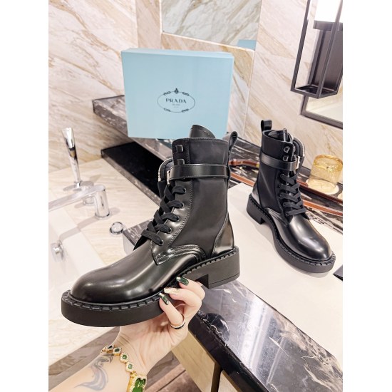 2024.01.05 310 PRADA 2020 Autumn/Winter Short Boots Thick Sole Martin Boots Motorcycle Boots Professional Bag Factory Production Fabric: Shiny Open Edge Beads, Bag Hardware All 1:1 Inner Lining: Mixed Sheepskin Heel Height: Approximately 6cm
