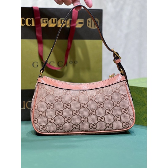 The new Gucci model has arrived in real photos, model number: 735145, powder cloth size: width 25, height 15, depth 6.5cm. Spot shipment.