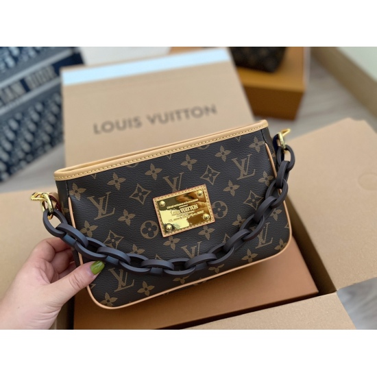 2023.10.1 175 with box ➕ Aircraft box size: 23 * 15cm, ready for shipment 〰️ L family's antique underarm bag ⚠️ Pair with 3 shoulder straps! Search Lv Underarm Bag