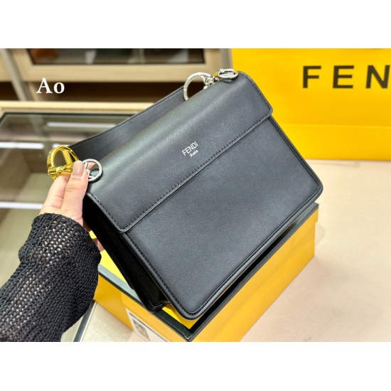 On October 26, 2023, the size of the 220 box is 25 * 18cm. Fendi KAN u is a new product launched by Fendi this year. With it, you can easily match it and instantly stand out.