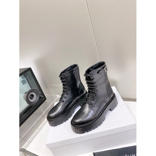 2024.01.05 310 2022ss Celine New Martin Short Boots, Lace up British style Martin boots can also be worn in summer Martin boots, comfortable, breathable, simple and durable, timeless classic in the fashion industry. The retro British style allows you to w