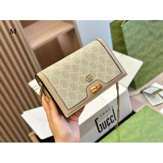 2023.09.03 185 with folding box Gucci ✨ Chain bag upgrade official website latest original replica customization, not only can you freely match the bag shape, but it is also perfect. Popular retro hardware accessory size: 19.12cm