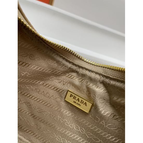 2023.07.20 prada1BH404 withdrawable nylon Hobo handbag/armpit bag Internet celebrity sisters group planted grass crazily, and Hobo became popular in the fashion circle! The design of this Hobo bag is amazing. When there is an extra trowel under the armpit