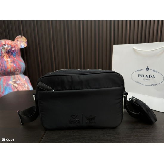 2023.11.06 High quality 205 ♥ Prada/Prada 23 New 2-in-1 Mailman Bag Camera Bag Logo Hardware Original One to One Quality Built-in Partition Layer Fried Chicken Versatile and Practical A Favorite Beauty Girl Get Started Quickly, Recommended by Store Owner,