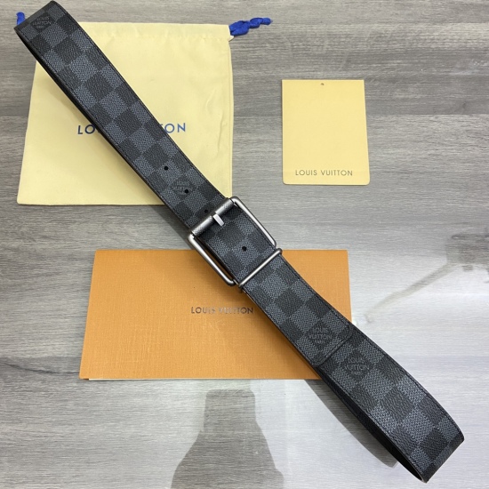 2023.12.14 Brands: LV, Louis, and Vuitton! Original order: Belt and waist belt: Double sided use of counter quality, 100% layer of cowhide, 24k pure steel buckle, preferred for personal use, guaranteed genuine leather packaging: Please identify the pictur