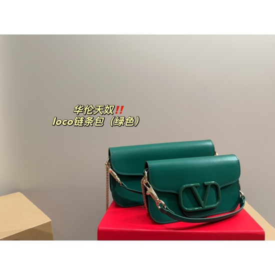 2023.11. 10 large P195 folding box ⚠️ Size 25.14 Small P190 Folding Box ⚠️ Size 18.12 Valentino loco chain bag unlocks fashionable charm cool and cute The most beautiful girl in the whole street