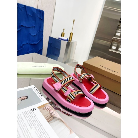 New product launched on April 14, 2024 ☘️☘️ Burberry flat slippers channel goods vulcanized one foot pedal Burberry canvas shoes original factory follow-up, must be consistent with the counter! The upper adopts the classic grid pattern design of Baoli, wh