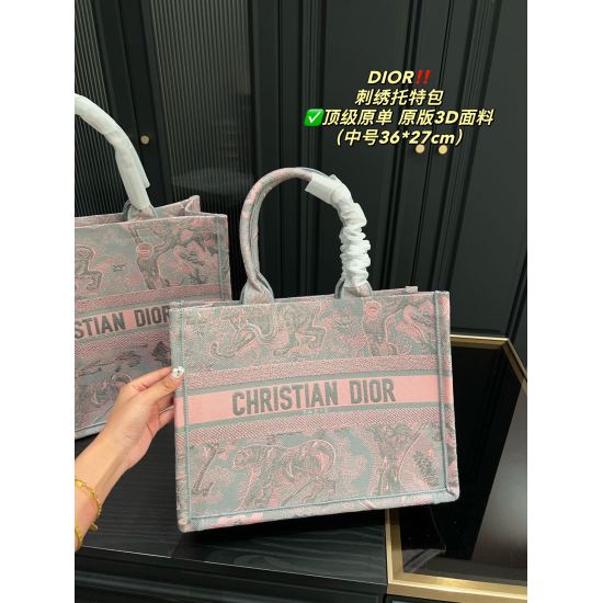 2023.10.07 Large P300 ⚠️ Size 41.34 Medium P290 ⚠️ Size 36.27 Dior Dior Embroidered Tote Bag ✅ The classic atmosphere in the top original classic without losing personality, easy to handle with any combination, is a must-have item for every cute girl