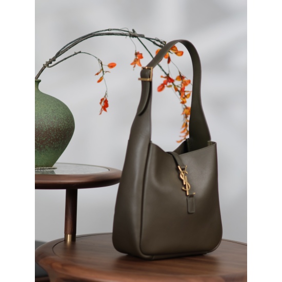 20231128 batch: 810 [original factory leather] Olive green_ Hot selling LE 5A7 underarm bag - This year's popular medieval underarm bag has always been popular. The full leather delicate and smooth design is simple and high-end, with enough capacity to be