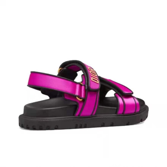 20240407 P250 DIOR Classic Sandals This mixed sheepskin DiorAct sandal style is fashionable. Paired with an insole that fits the foot shape, it is made of exceptionally lightweight and comfortable leather. The shoe upper strap is opened and closed with Ve