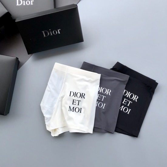 On December 22, 2024, Dior Fashion Essential Men's Underwear adopts seamless pressure glue technology with seamless seamless seamless stitching. It is made of high-grade goat milk silk material, which is light, thin, breathable, smooth, and has no binding