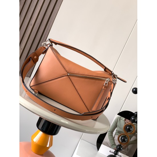20240325 P920 Geometry Bag 29CM Puzzle Handbag~Original imported calf leather flat pattern Luo Jia popular geometry bag Puzzle Handbag is the first handbag launched by Creative Director Jonathan Anderson for L0EWE. The rectangular shape and precise cuttin