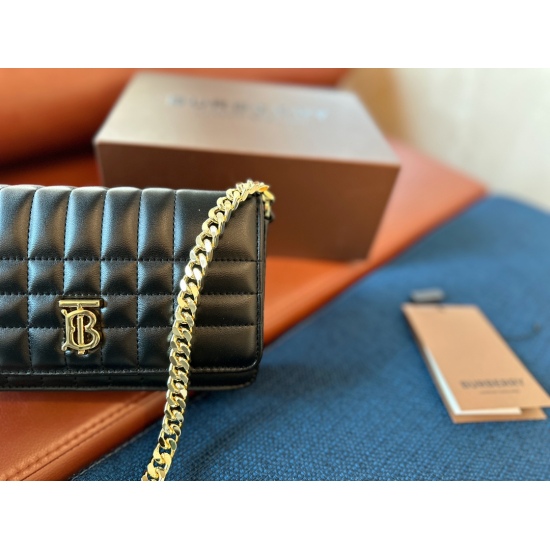 2023.11.17 205 box size: 19 * 11cmbur Lola new product chain pack with soft leather and honing seam technology filled with advanced! It looks great with my basic style!