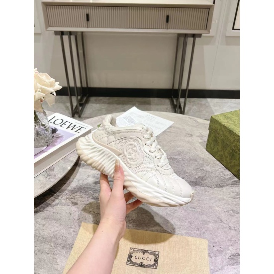20240419 ex factory price: 410 top-level version original purchase and development. This new sports shoe features a thick sole design, paired with a sewn sheepskin upper and breathable mesh. Showcasing a strong sense of technology. The 3D effect interlock