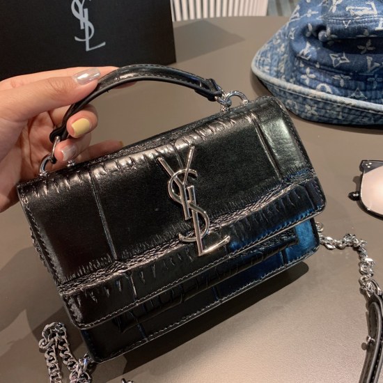 2023.10.18 P170 Sealed Packaging Saint Laurent Paris/YSL Original Customized New Hardware Chain, Heavy Industry Show Style ❤️❤️ The ultra-high chain technology showcases advanced multi-layer packaging made of imported cowhide ❗ Very comfortable to touch, 