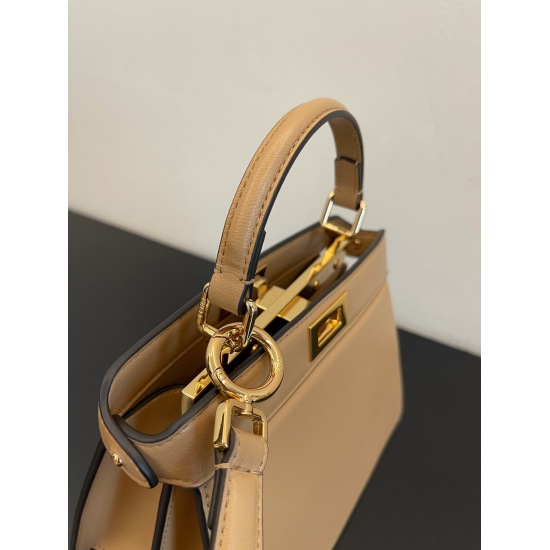 On March 7, 2024, the original 910 special grade 1030 apricot small FEND1 Peekaboo ISeeU Petite classic bag shape, with hidden changes in design every season, comes with an aura and a sense of luxury. It will not go out of style after many years of purcha