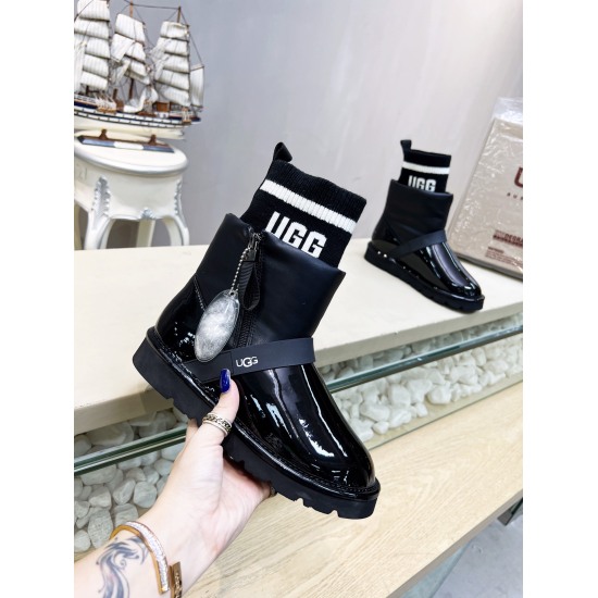2023.09.29 P250 2022 UGG New Snow Boots! Bling Bling ✨✨ Series, the upper is made of imported and anti freeze crack imported patent leather. The shoe barrel is made of unique wool, which has good warmth retention. The soft fabric not only increases comfor