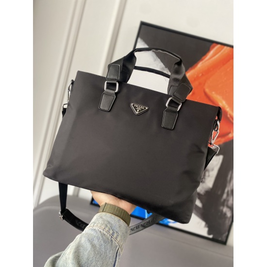2023.11.06 P175 Prada Men's Canvas Briefcase Crossbody Bag Handbag Computer Bag features exquisite inlay craftsmanship, classic and versatile physical photography, original factory fabric, high-end quality delivery, small ticket dust bag, 28 x 38 cm.