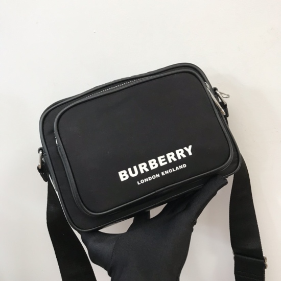 On March 9, 2024, P580 [Top of the line original from B family] This exquisite diagonal backpack is made of ECONYL material cut pieces, decorated with brand logo printing. The adjustable mesh nylon strap is paired with a Burberry letter logo woven with ja