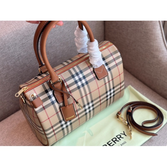 2023.11.17 220 no box size: 30 * 22cmBur new product large pillow bag new color new grid birch brown is not very advanced... commuting is very advanced!